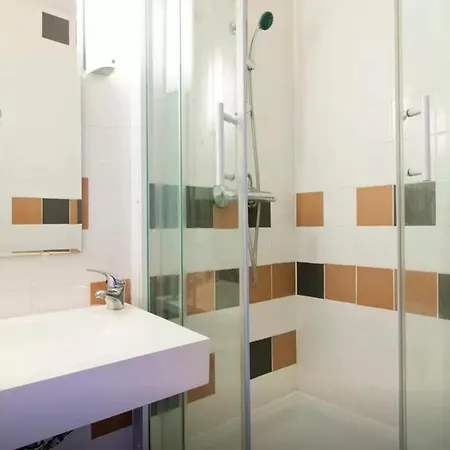 아파트 Flat With Terrace And River View - Se4 *